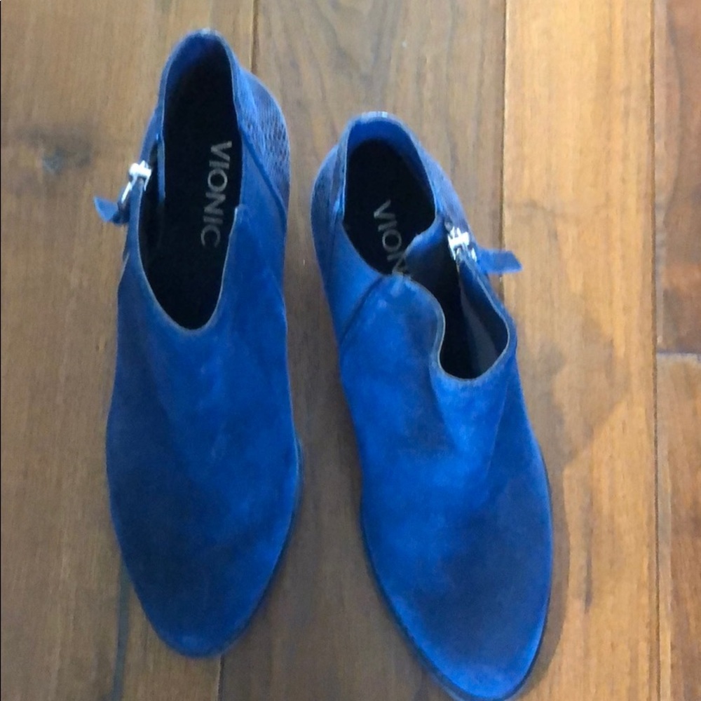 Navy blue Vionic bootie size 7
